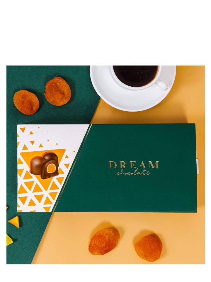 Dream Chocolate Assortment With Dried Apricots 180g